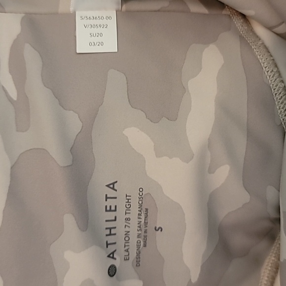 Athleta Elation 7/8 Tight in Gray Camo Small - Picture 8 of 8
